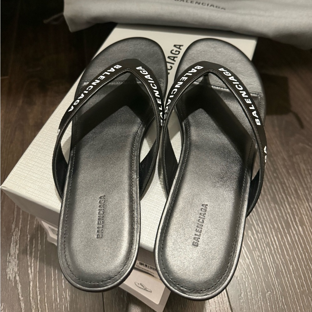Balenciaga Logo Flip-Flops - Picture 2 of 4